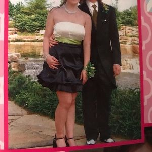 Black/white dress with green bow